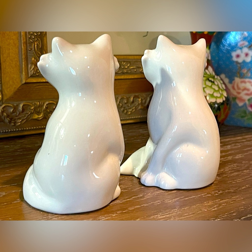 Fox Salt & Pepper Shakers white ceramic. Each fox is Approximately 2”x 3.5”. - Picture 6 of 7